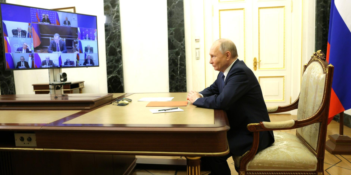 Владимир Путин провел совещание с постоянными членами Совбеза