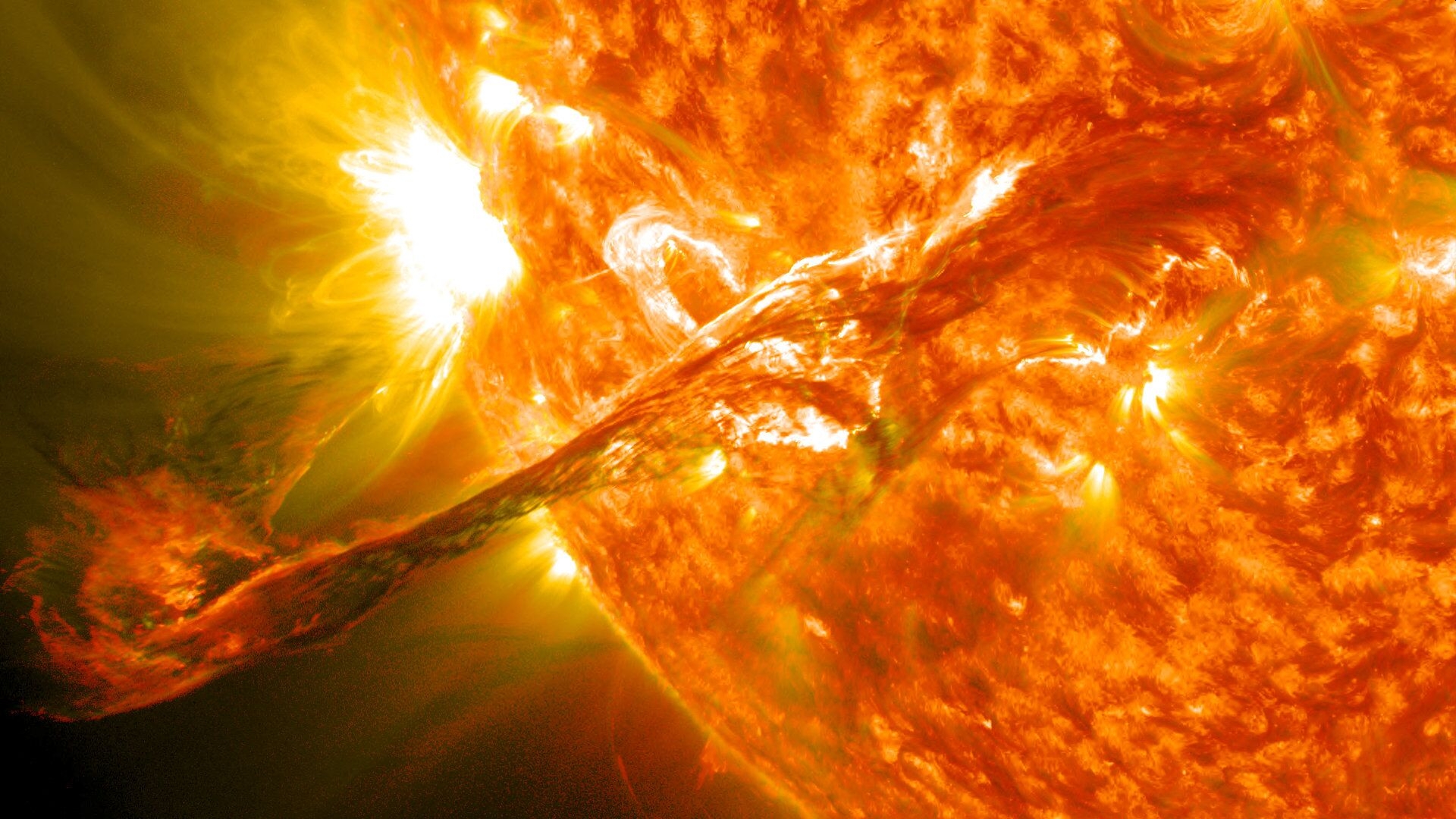 На Солнце произошли 10 мощных вспышек